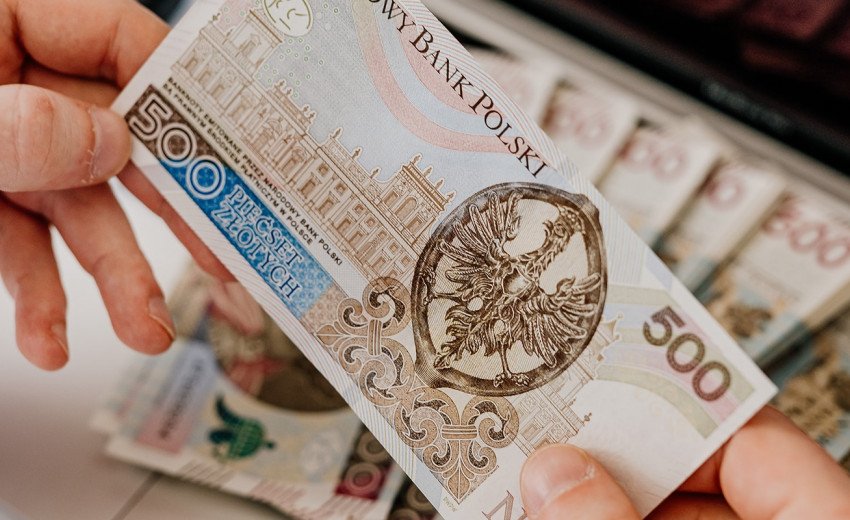 Okładka artykułu Ile zarabia grafik prowadzący własną firmę? &mdash; Przegląd wynagrodzeń projektantów graficznych na 2026 rok