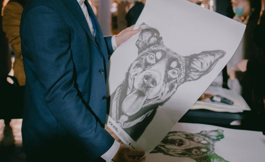 Okładka artykułu Portrety, które mogą zmienić los psów ze schroniska — Zapraszamy na charytatywny wernisaż Michała Torzeckiego – Win:Win
