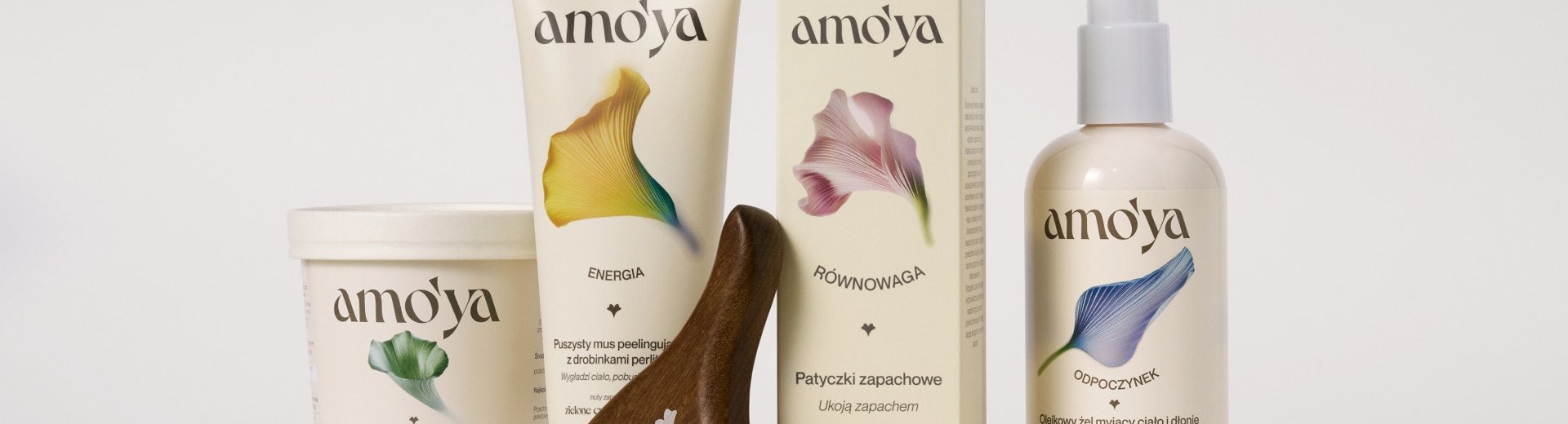 Okładka artykułu Amo’ya to nowa marka drogerii Rossmann — Identyfikacja Motyw Studio