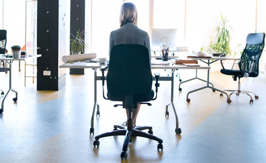 Okładka artykułu Na czym siedzieć w czasie pracy? — Wybieramy odpowiednie krzesło