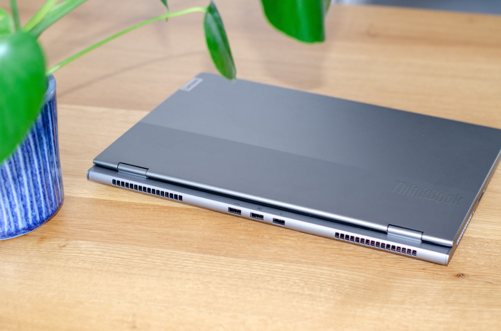 Notebook ThinkBook 16p 2. generacji i ThinkVision M14