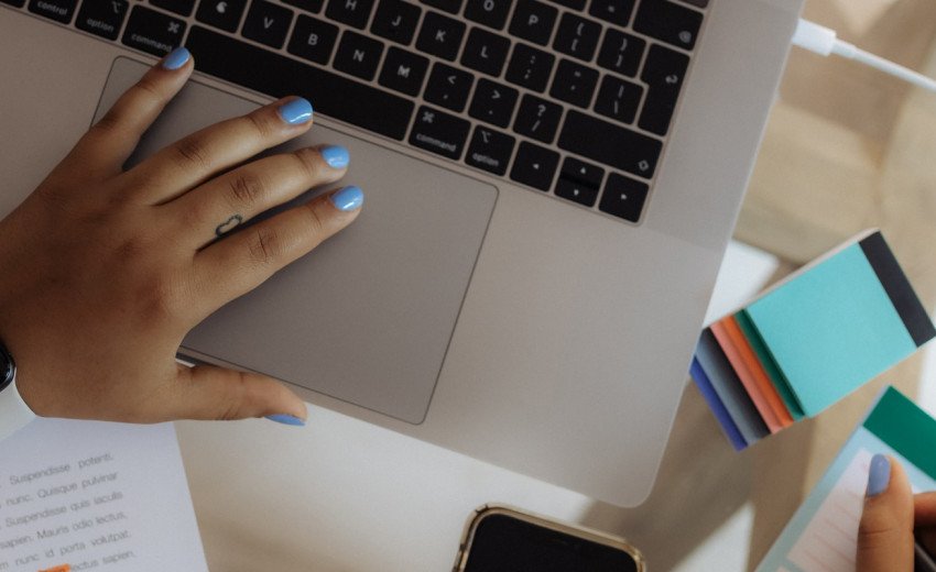 Okładka artykułu 5 pytań strategicznych, które warto zadać klientowi &mdash; Jak wykorzystać elementy strategii w projektowaniu?