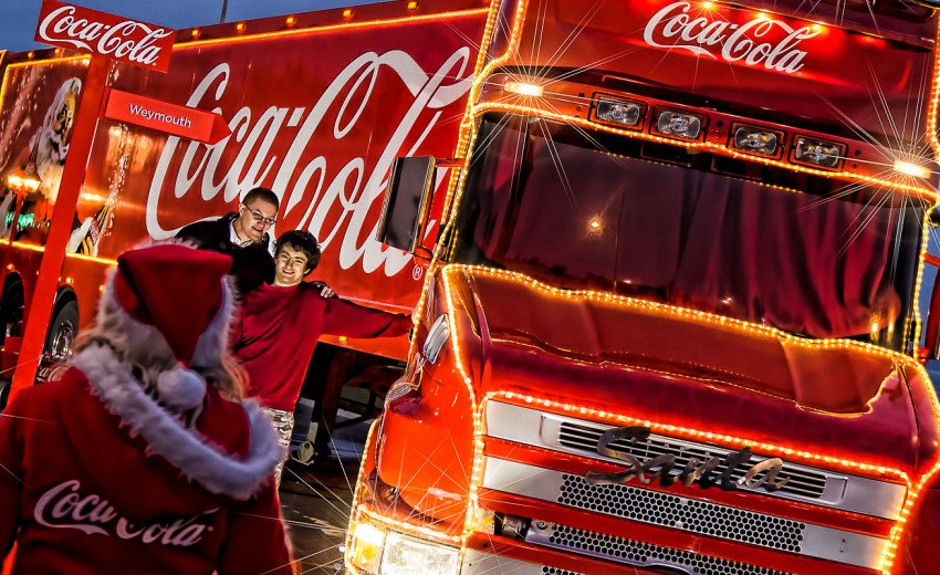 Okładka artykułu Coraz bliżej święta… — Historia Świętego Mikołaja i Coca-Coli