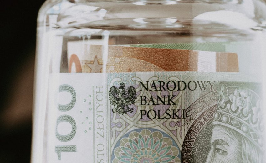 Okładka artykułu Rusza ankieta o zarobkach projektantów 2025 — Wypełnij i pomóż nam oszacować wynagrodzenia w branży!