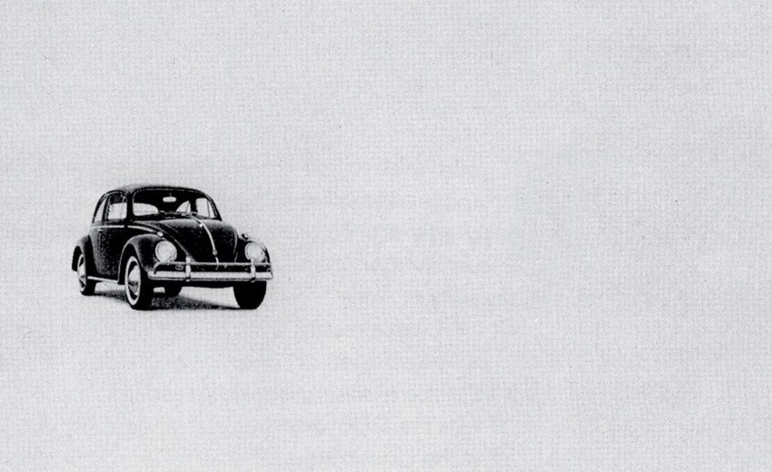 Okładka artykułu VW Garbus w kampanii „Think small” — Reklama, która puściła oko do odbiorców